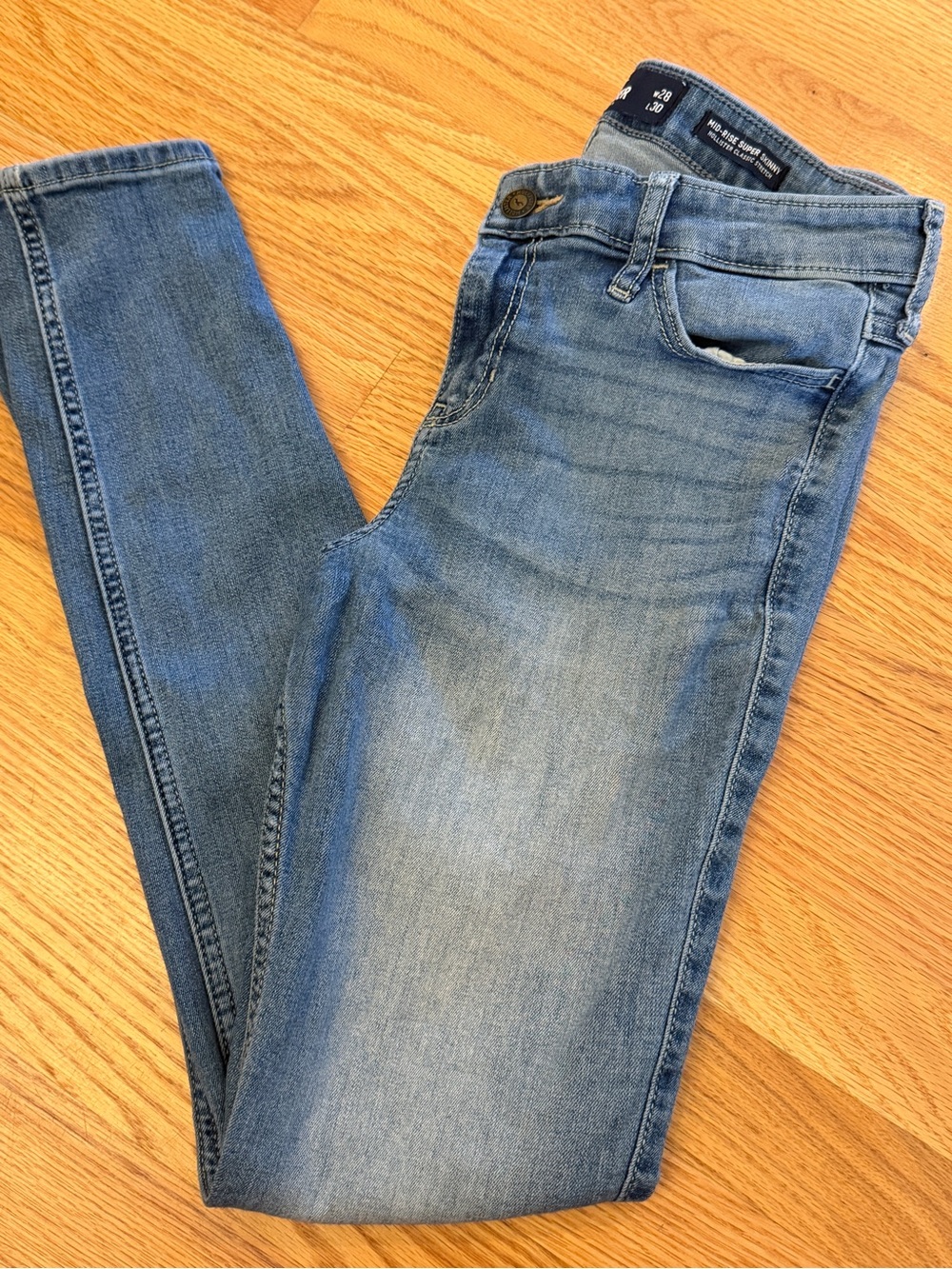 Hollister Women's Medium Wash Blue Skinny Jeans